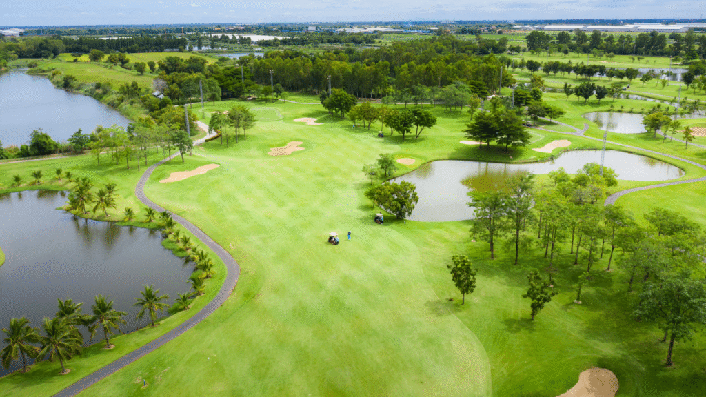 Golf course homes in Tampa Bay with waterfront views